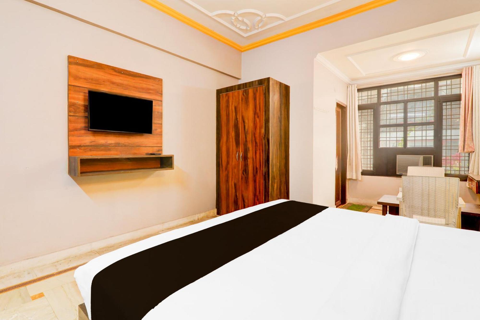 Super Hotel O Insaf Nagar Munshipuliya Formerly Vibrant Chinhat Exterior photo