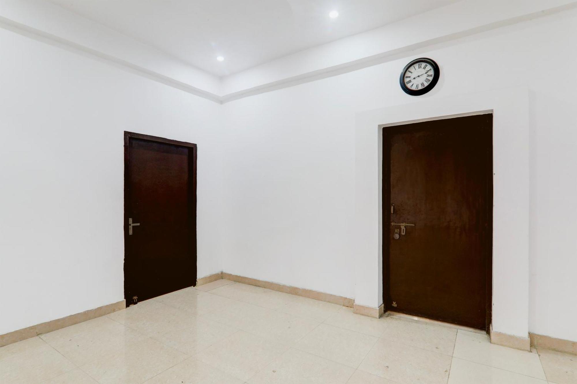 Super Hotel O Insaf Nagar Munshipuliya Formerly Vibrant Chinhat Exterior photo